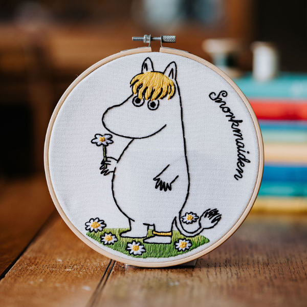 Moomin Embroidery Kit - Snorkmaiden Daisy Picking Embroidery Kit
